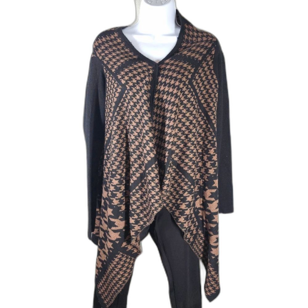 $3/25 Pancho Long Sleeve Checkered Brown and Black Medium Wool